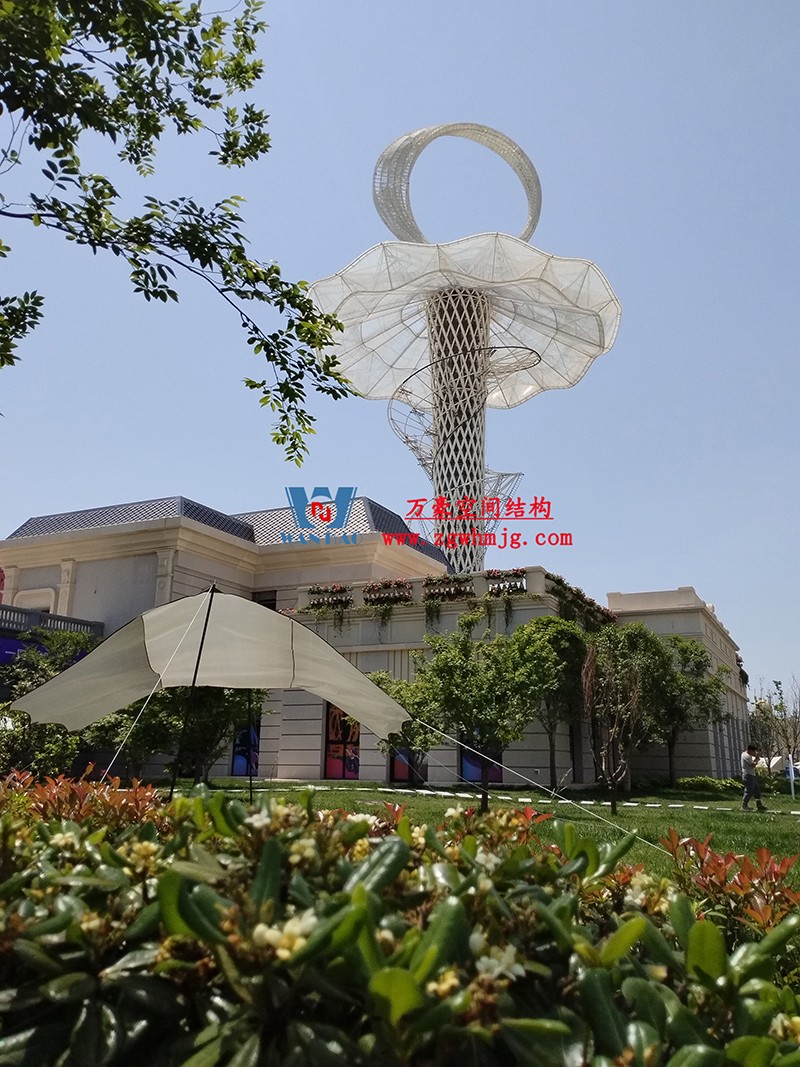 身姿輕盈，造型優(yōu)美的膜結(jié)構(gòu)建筑