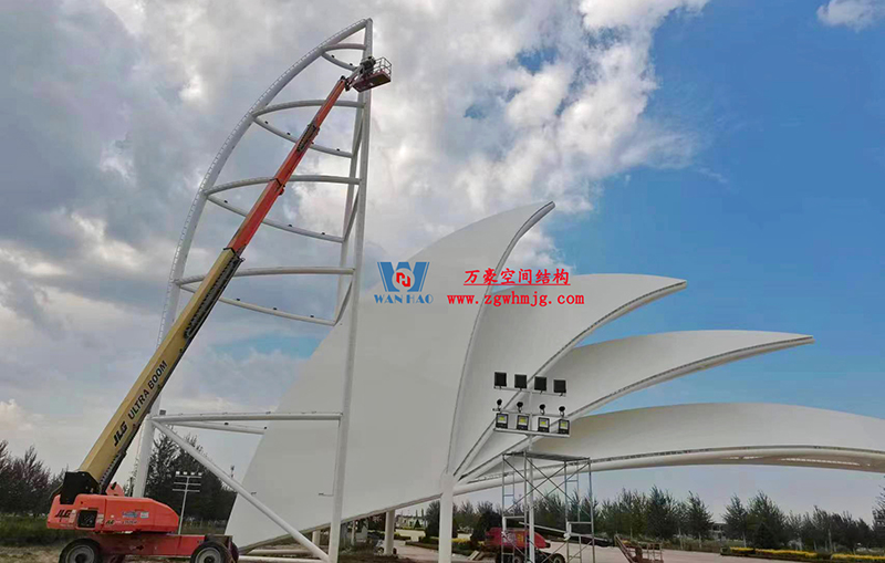 陜西定邊馬蓮灘沙漠公園鋼膜結(jié)構(gòu)工程“奮力快跑”，工程“進(jìn)度條”刷新了!