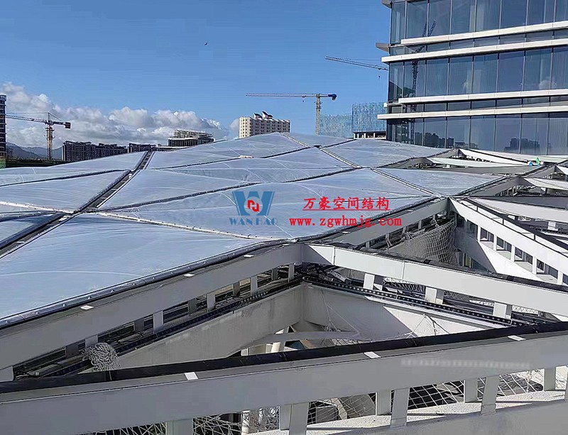 縱使烈日炎炎，腳步從未止歇！海南這個ETFE氣枕膜項目施工進度有最新消息